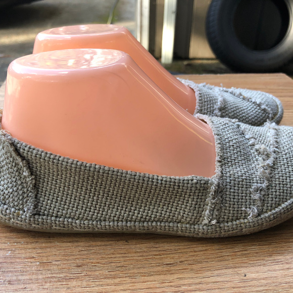 Red Dog Khaki Canvas Slip On Shoes Size 7M - Picture 2 of 8